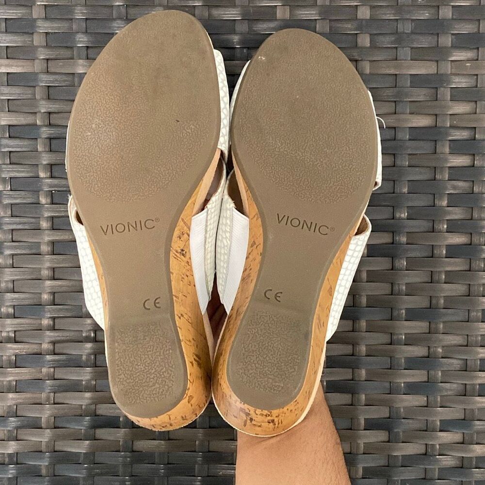Vionic Leticia lizard, sandals, women’s size 7.5 - Picture 6 of 7